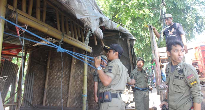 Satpol PP Bongkar Lapak PKL, Diduga Jadi Sarang Prostitusi dan Miras