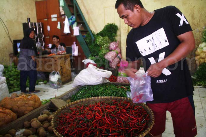 Kentang dan Bawang Bertahan, Harga Cabai Semakin Pedas