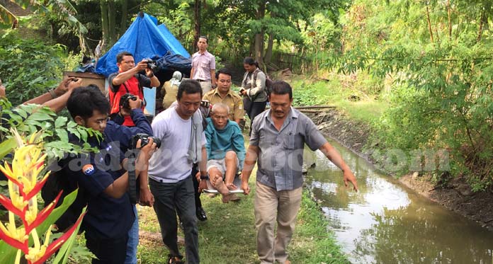 Pasutri Penghuni Gubuk Terpal Dibawa ke RSUD Arjawinangun