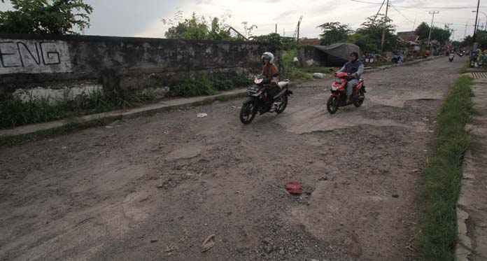 Jalan Buyut Rusak Parah, Warga Pegambiran Desak Segera Diperbaiki