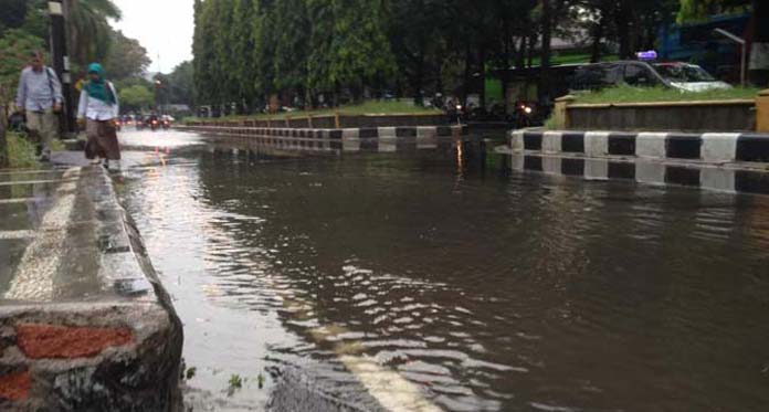 Diguyur Rp7 Miliar, Jalan Terusan Pemuda Tetap Banjir