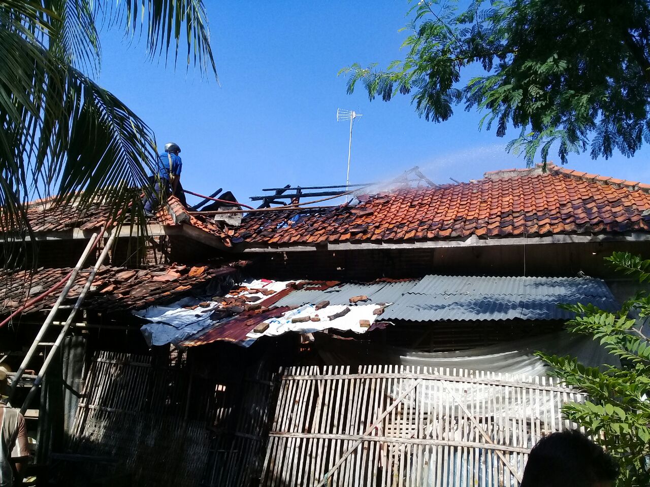 Ditinggal ke Sawah, Rumah Petani di Indramayu Hangus Terbakar