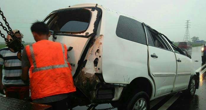 Kecelakaan Tungggal di Tol Pejagan, Mobil Innova Ringsek, Pengemudinya…