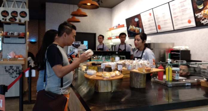 Maxx Corner Sajikan Kopi dan Jajanan Tradisional