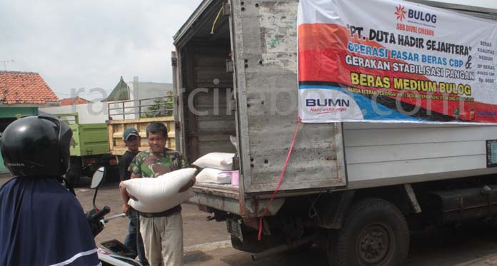 Warga Keluhkan Kualitas Beras Operasi Pasar Jelek