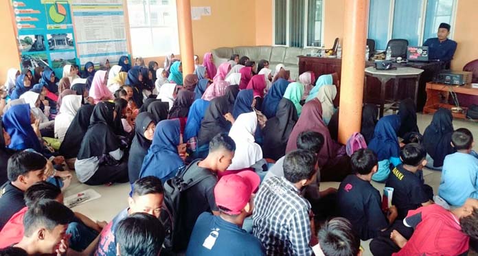 Dipandu Dosen Unma, Pemdes Heuleut Bekali Anak Muda dengan Bahasa Inggris