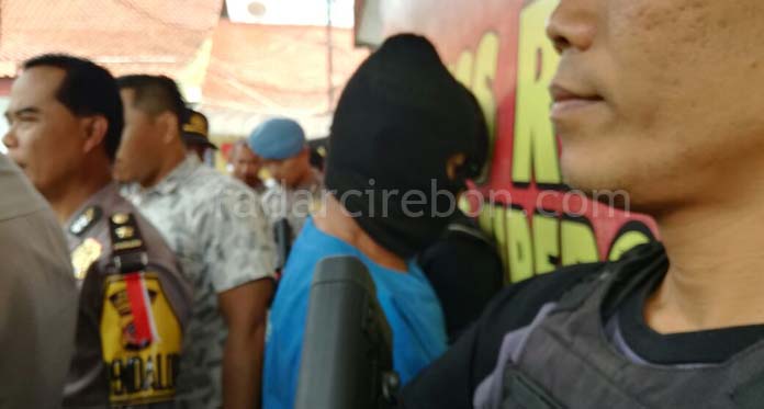 Usai Bunuh Adik Ipar, MI Menyerahkan Diri ke Polisi, Sang Anak Buron