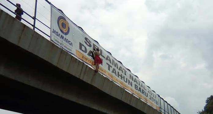 Setelah Dimarahi Sang Ibu, Remaja Nekat Bunuh Diri Lompat dari Flyover