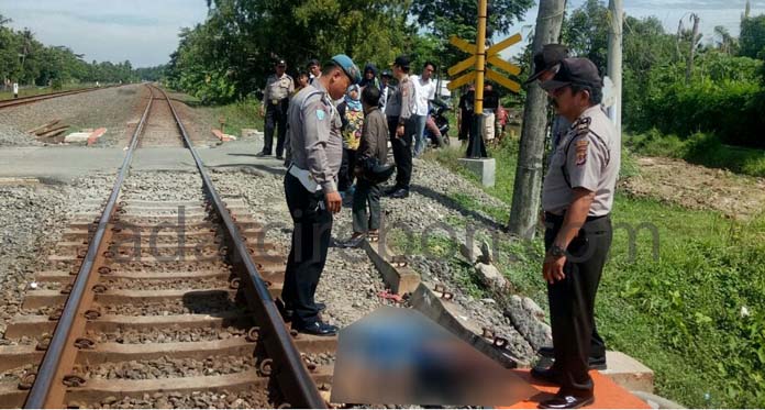 Tuntun Sepeda Dekat Rel, Jono Tewas Tersambar KA