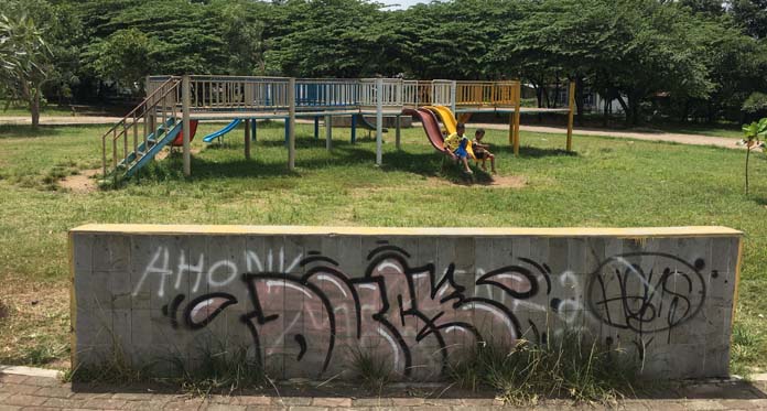 Vandalisme Merajalela, Taman Kota Kumuh, Tugu Pahlawan Tak Karuan