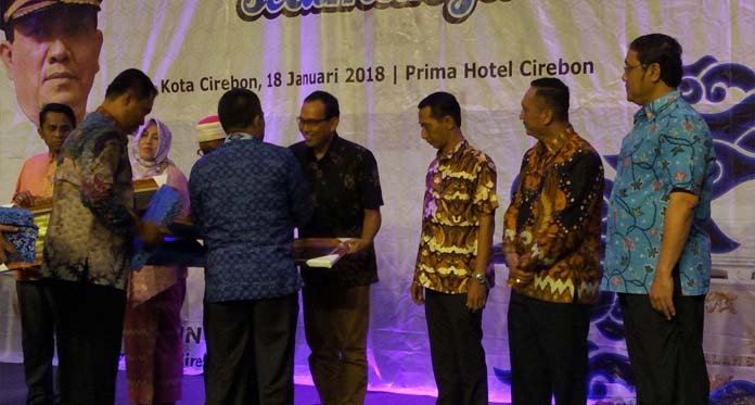 CEO Radar Cirebon Group sebagai Tokoh Pers Berprestasi