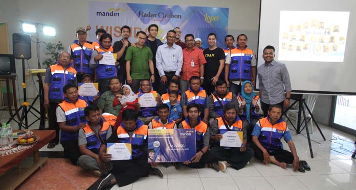 Gandeng Bank Mandiri, JPx Wisuda Sahabat Loper dan Agen Radar Cirebon