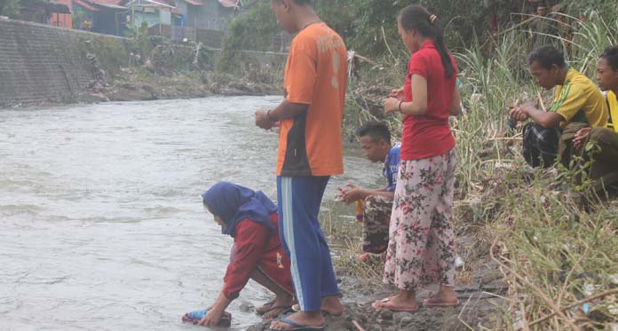 5 Hari Ahmad Rifai Hanyut Belum Ditemukan, Keluarganya Gelar Ritual Khusus