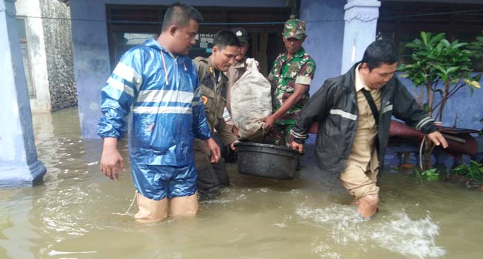 Indramayu Barat Dikepung Banjir, 3 Unit Rumah Roboh