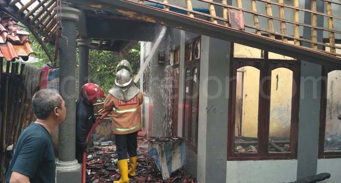 Ditinggal ke Jakarta, Rumah Berisi Gas Melon di Kuningan Ludes Terbakar