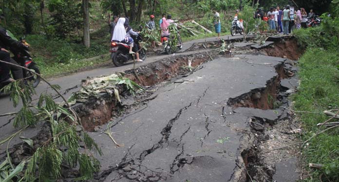 Bencana Alam di Kuningan: Luragung-Ciwaru Lumpuh