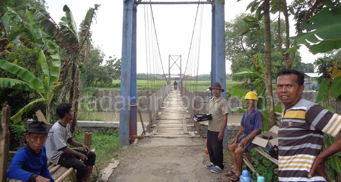 Warga Desa Leuweunggede dan Waringing Idamkan Jembatan Cileuis Diperbaiki