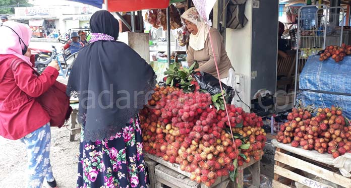 Harga Buah Impor Mahal, Ternyata Rambutan Diburu Warga Indramayu