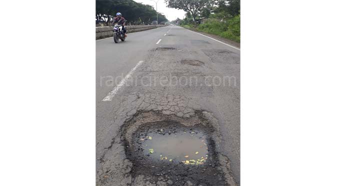 Waduh, Kerusakan Jalan Pantura Indramayu Makin Parah