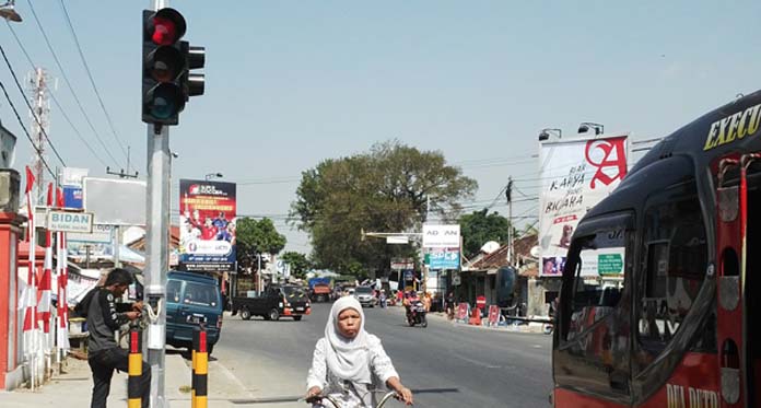 Ingat, Belok Kiri Harus Ikuti Isyarat Lampu