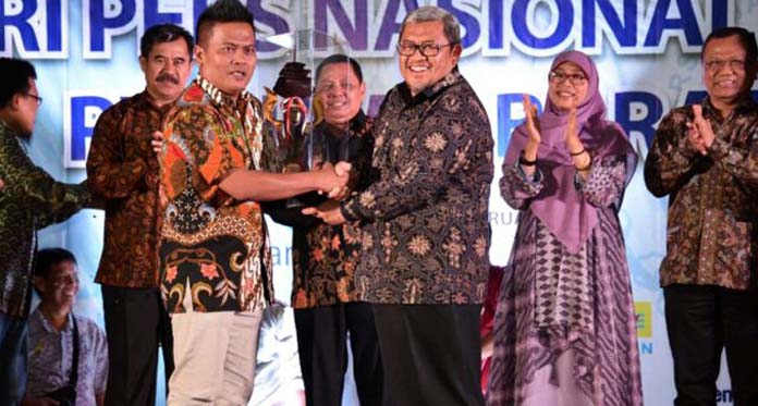 Hari Pers Nasional, Aher–Netty Terima Penghargaan PWI Jabar