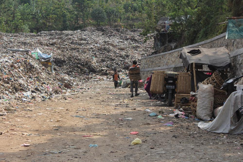 Pemkab Cirebon Cari Pengganti TPA Gunung Santri