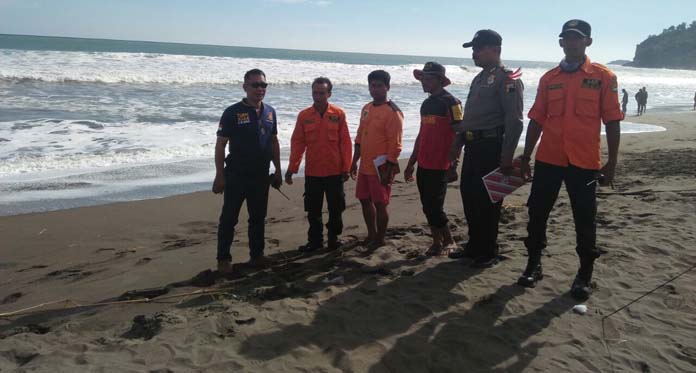 Warga Panguragan Cirebon Hanyut di Pantai Suwuk Kebumen