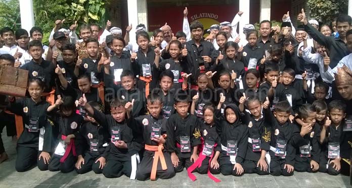 Ikut Turnamen di Bandung, 36 Atlet Pencak Silat Indramayu Dilepas Sekmat