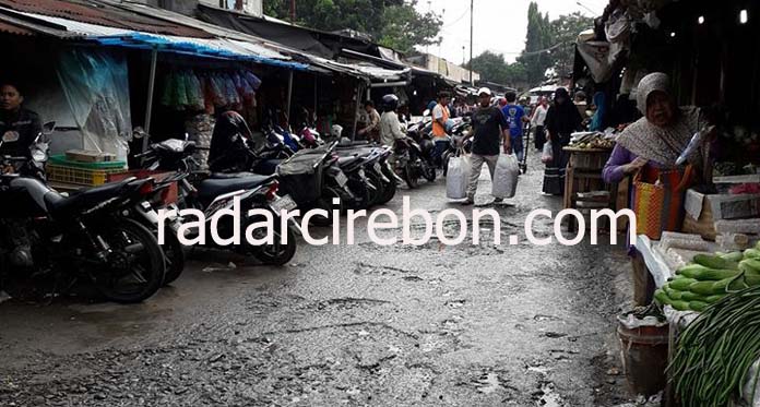 Area Parkir Dipenuhi PKL, Disdag Fokus Revitalisasi Pasar Cigasong