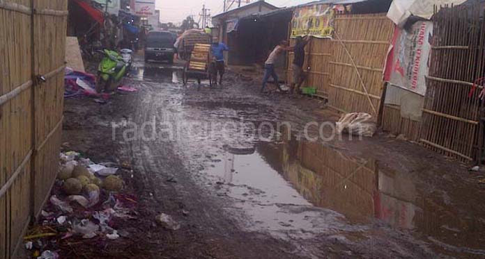 Akses Jalan Utama Menuju Stasiun Jatibarang Kumuh