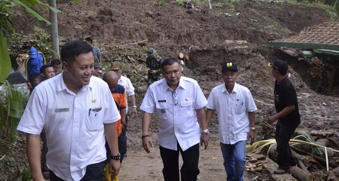 Plt Bupati Instruksikan Segera Kirim Sembako ke Lokasi Bencana