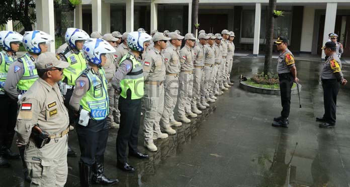 28 Personel Tim Khusus Polres Kuningan Kawal Pasangan Calon Selama Pilkada