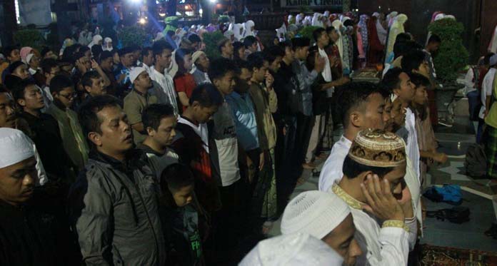 Ribuan Jamaah Salat di Attaqwa, Umat Diajak Perbanyak Zikir dan Sedekah  