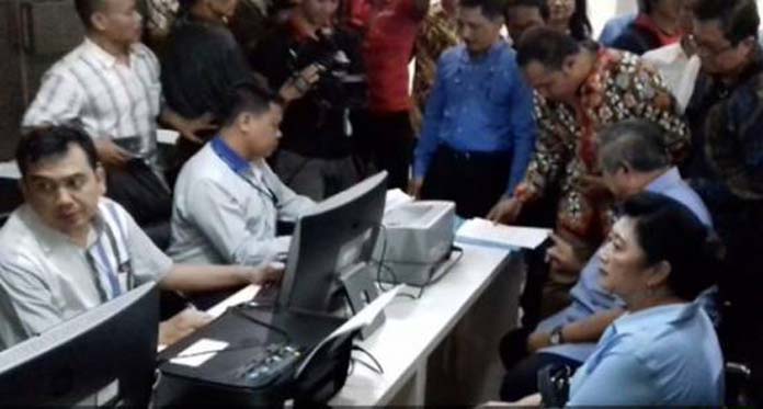 Didampingi Bu Ani, SBY Datangi Bareskrim Polri