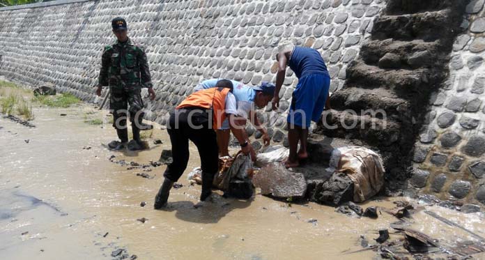 Waspada! Sungai Cimanuk Rawan Meluap, Warga Indramayu Mulai Siaga