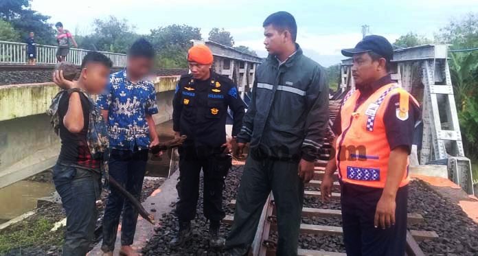 Nekat Taruh Batu dan Batang Pohon di Rel KA, 2 Pelajar SMP Ditangkap