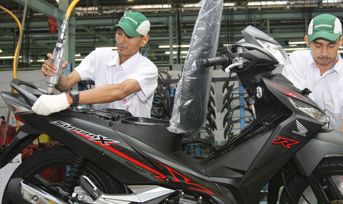 Honda Supra X 125 FI, AHM Segarkan Tampilan Rajanya Motor Bebek