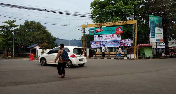 Masih Banyak Bertebaran Alat Peraga Kampanye Liar