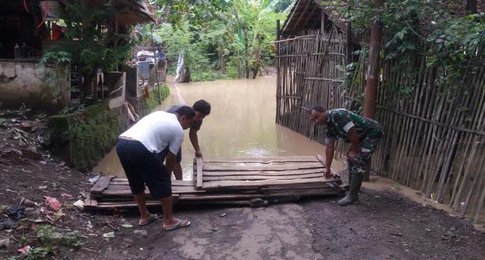 Cimanuk Meluap, Tanggul Kritis Terus Dipantau