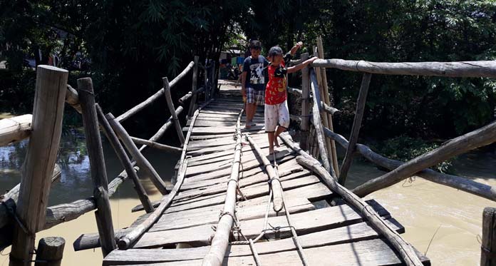 Jembatan Nyaris Putus, Warga di Desa Ini Terancam Terisolasi