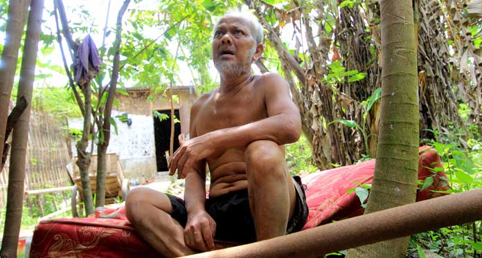 Kasihan Nasib Kakek Ini; Tinggal di Bantaran Sungai, Terkena Stroke