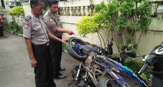 Menyalip, Pikap Sikat Motor, Warga Palimanan Tewas