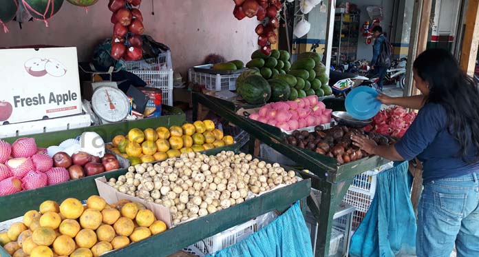 Tak Ada Stok, Harga Buah Lokal di Indramayu Naik