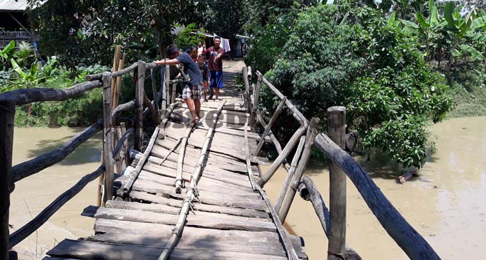 Pemdes Tak Sanggup Perbaiki Jembatan yang Putus