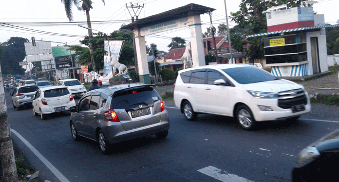 Libur Paskah, Lalu Lintas di Kuningan Padat