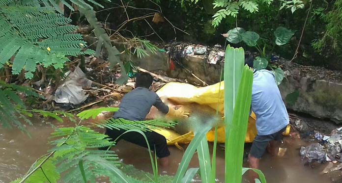 Seraaam, Buang Sampah Temukan Mayat