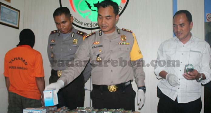 24.741 butir Pil Koplo Diamankan Polisi Beserta Bandarnya