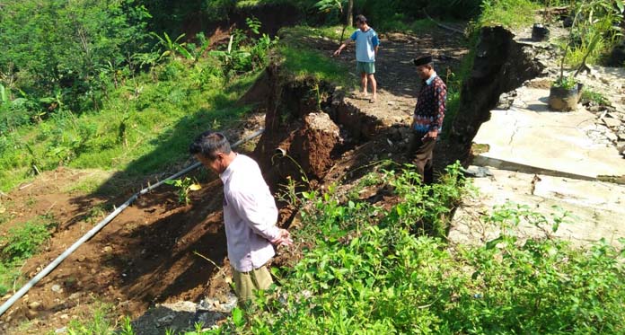 10 Rumah di Pajajar Terancam Longsor