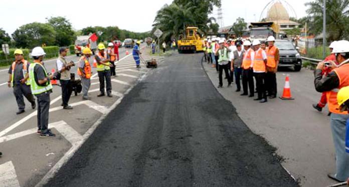 Pemeliharaan Jalan Nasional, Pemerintah Pakai Aspal Plastik dan Karet