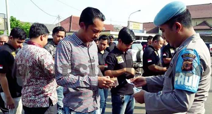 Sebelum Menertibkan Masyarakat, Personel Polres Majalengka Diperiksa Propam